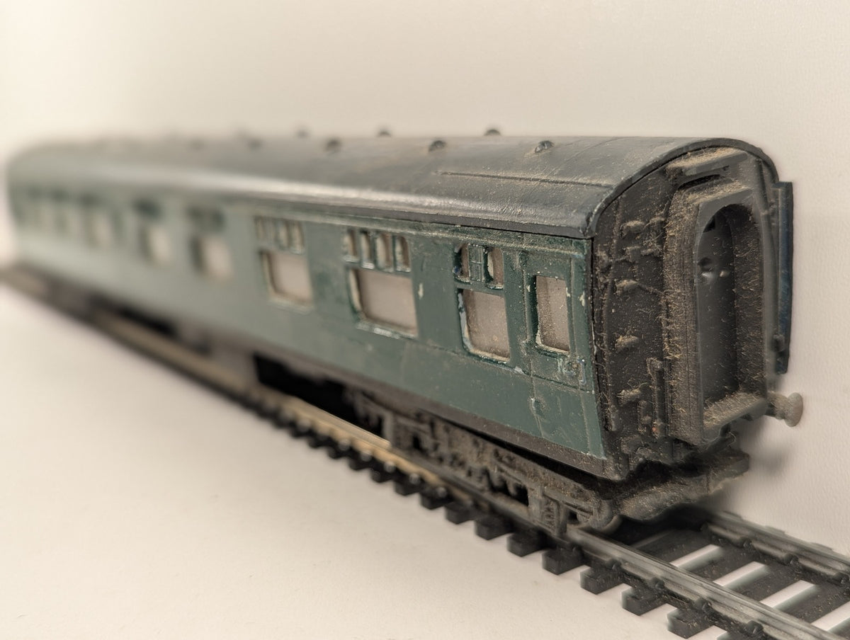 Tri-ang OO Gauge Suburban Coach Passenger Coach Green