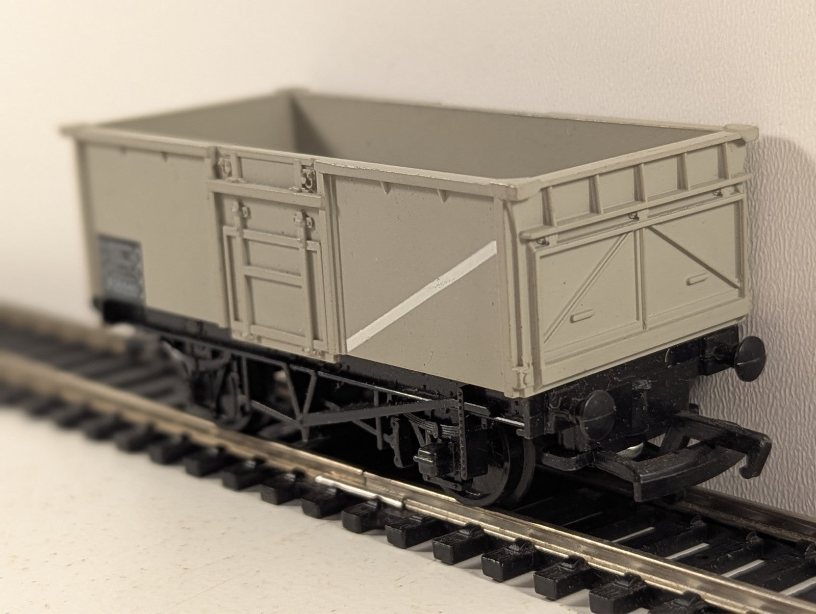 Mainline British Railways 16-Ton Steel Mineral Wagon OO Gauge