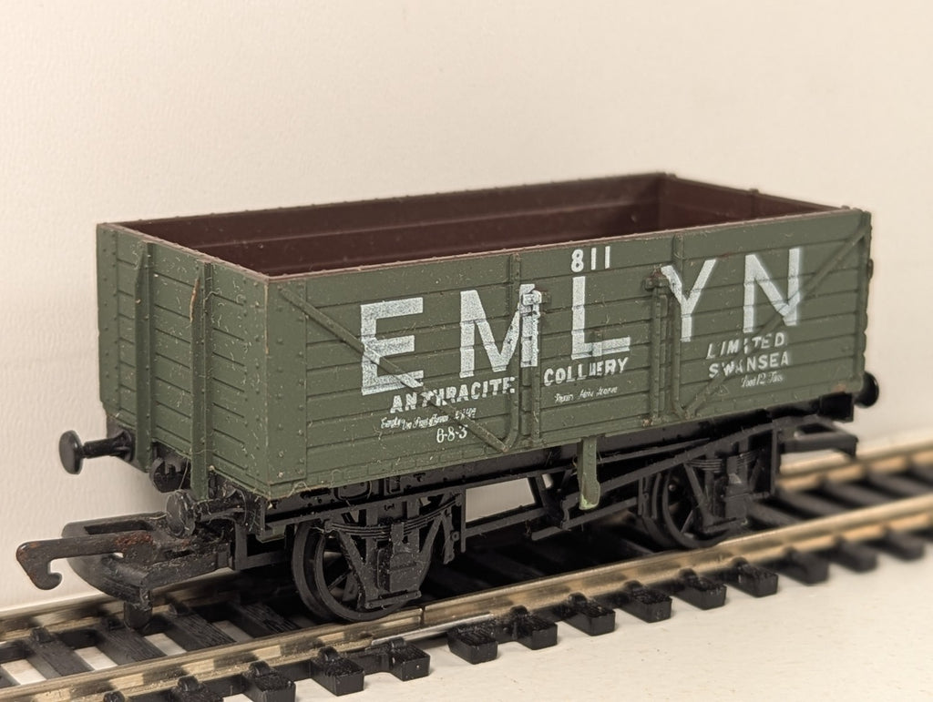Dapol B170 OO Gauge Emlyn Anthracite Colliery 7 Plank Wagon