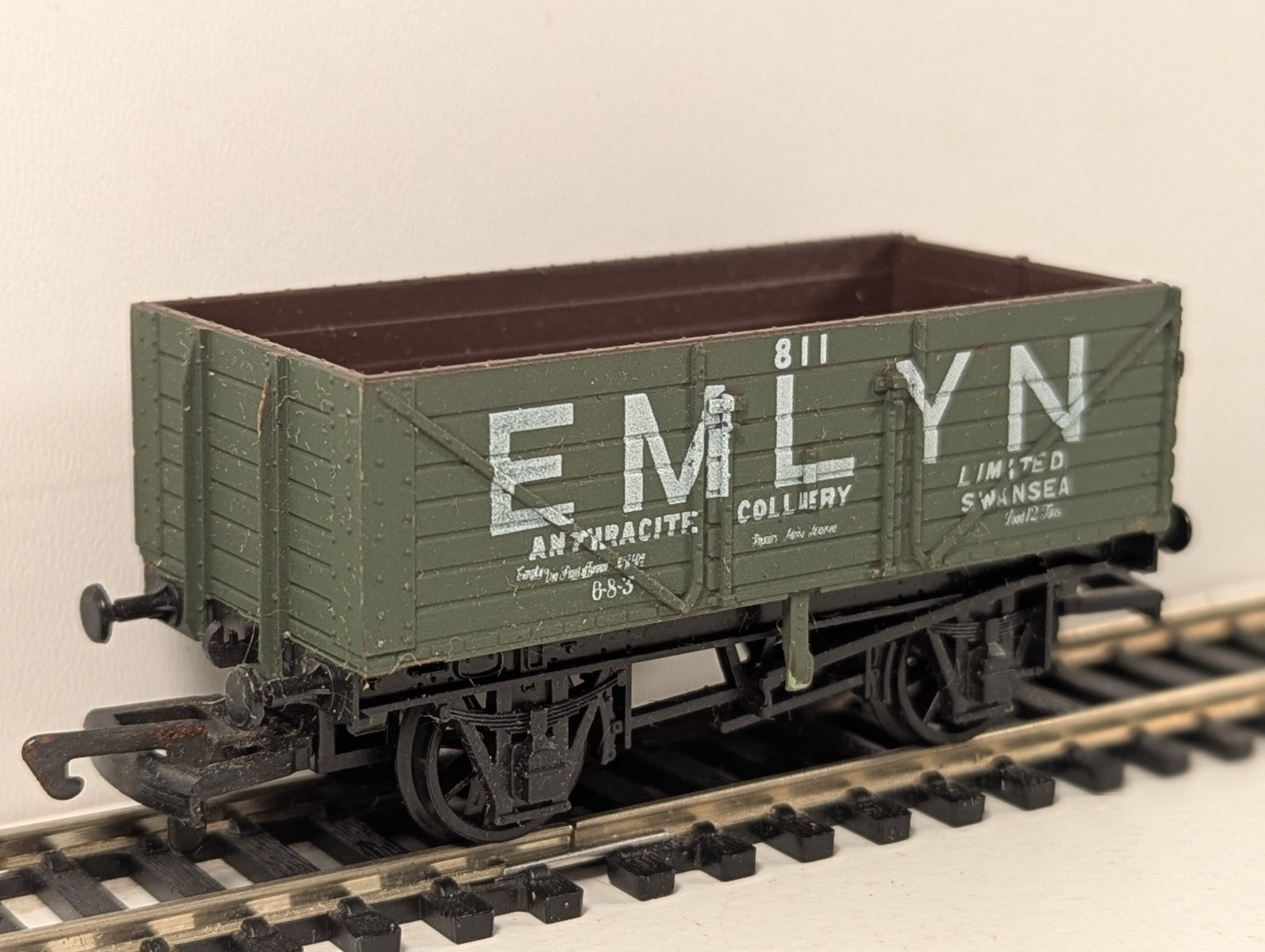 Dapol B170 OO Gauge Emlyn Anthracite Colliery 7 Plank Wagon