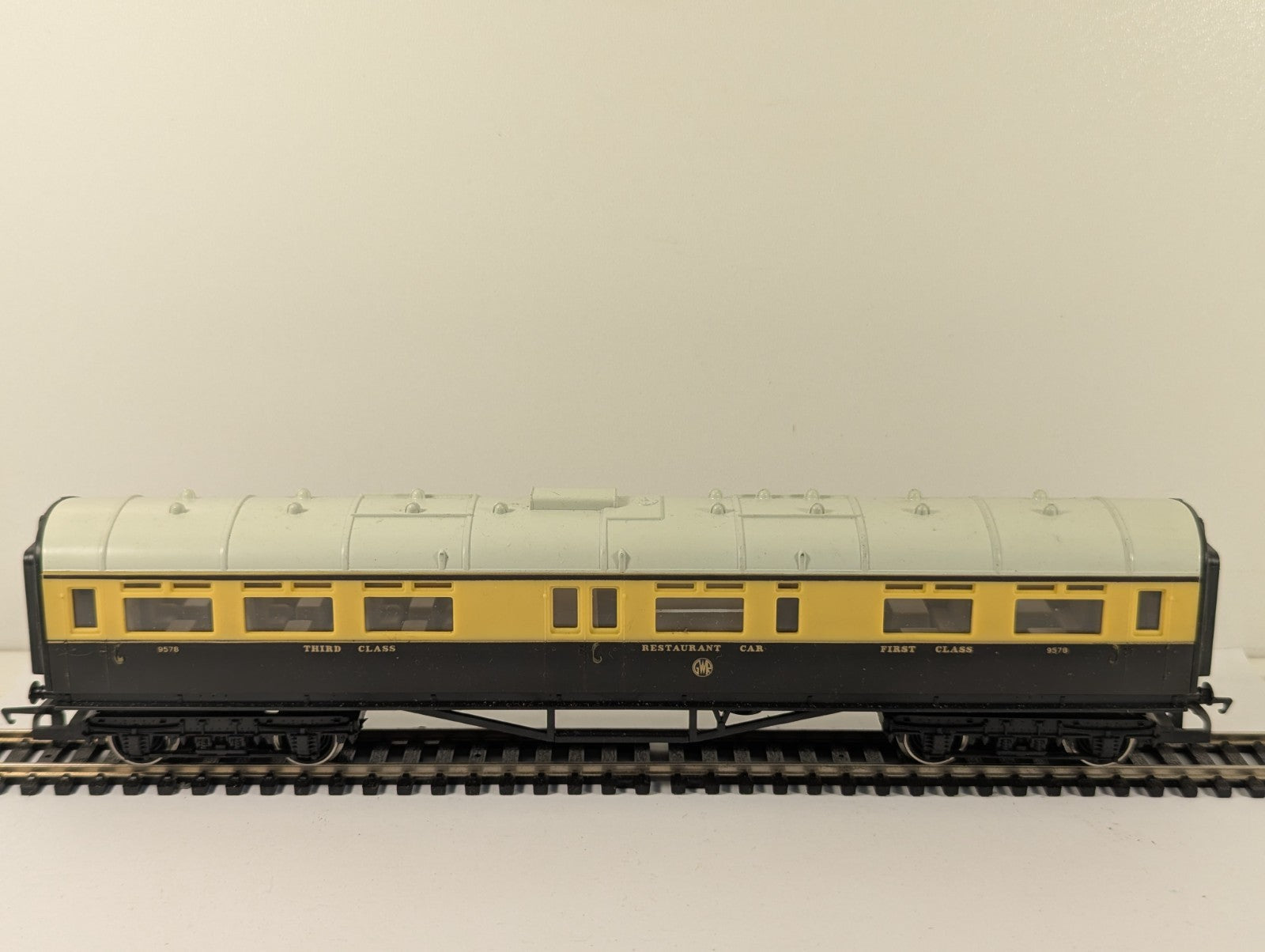 Hornby R454 OO Gauge GWR Collett Restaurant Coach