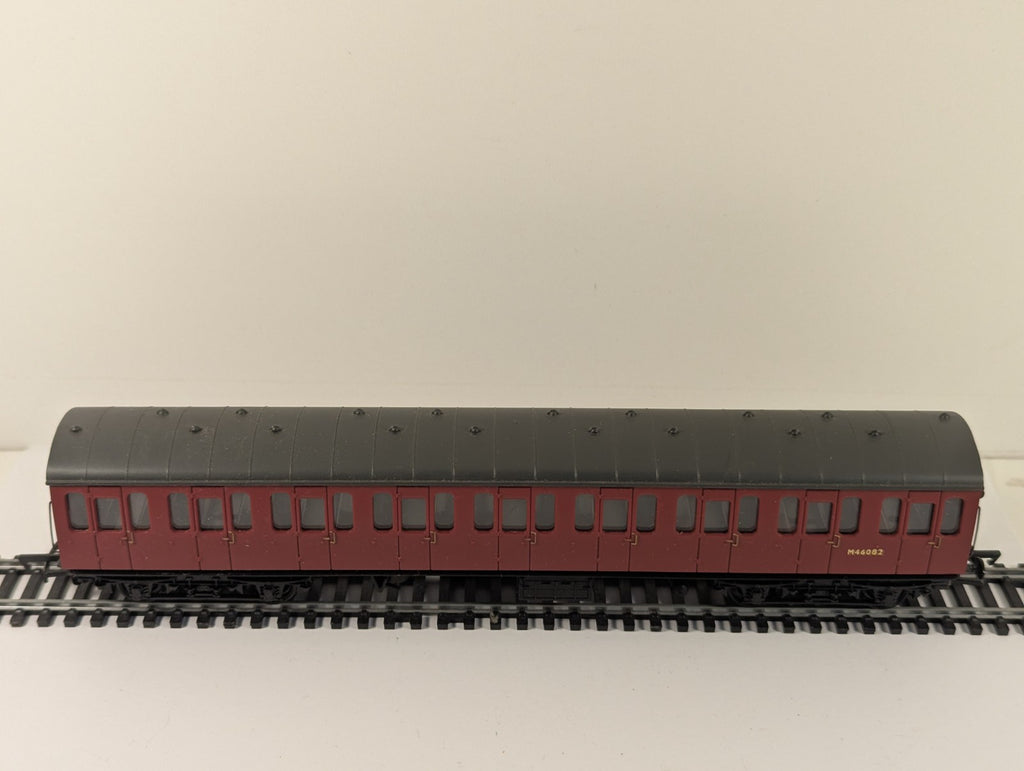 Bachmann Branchline OO Gauge BR Mk1 57ft Suburban Composite Coach