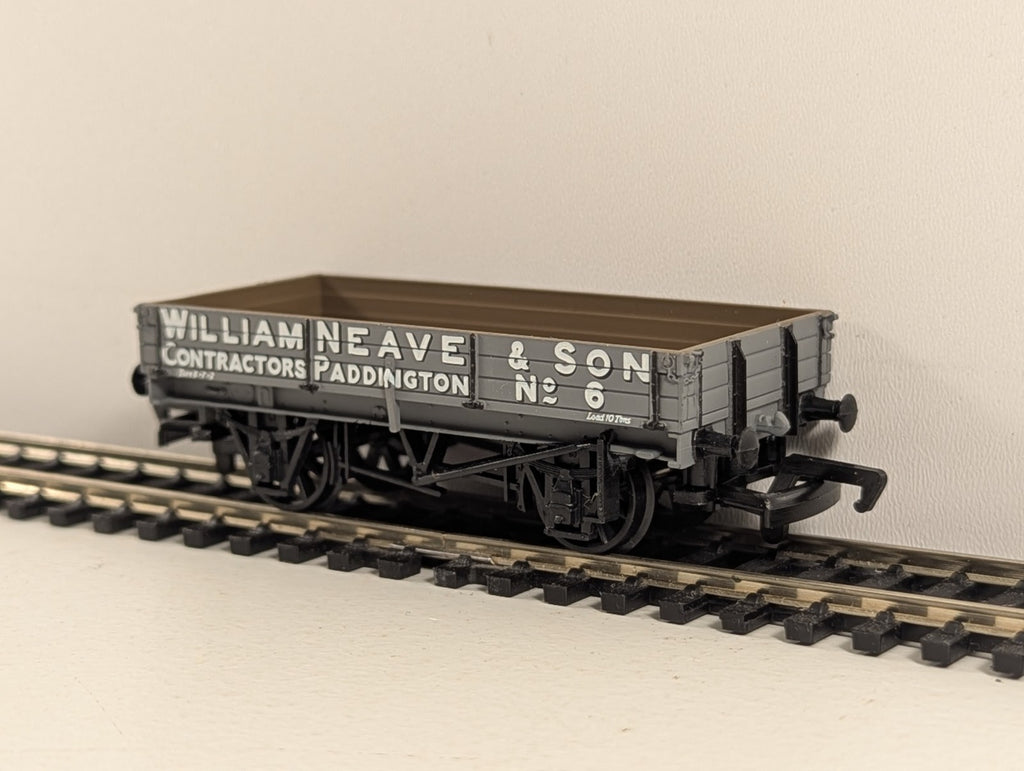 Replica Railways 13302 OO Gauge William Neave & Son 3 Plank Wagon - Boxed