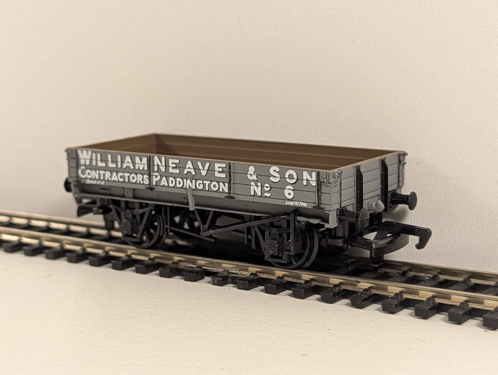 Replica Railways 13302 OO Gauge William Neave & Son 3 Plank Wagon - Boxed