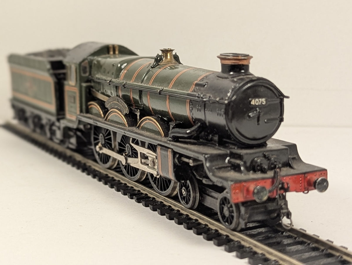 Wrenn OO Gauge Castle Class 4-6-0 5038 'Lyonshall Castle' Steam Locomotive