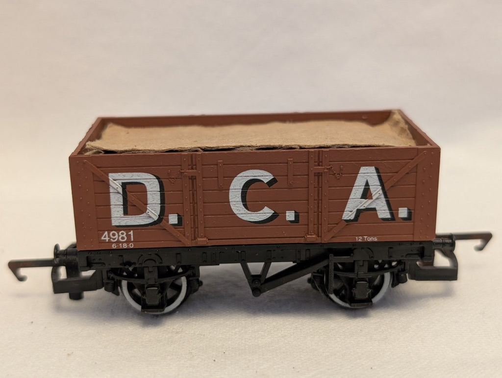 Hornby OO Gauge 7 Plank Open Wagon 'D.C.A.' Goods Wagon 4981 D.C.A.
