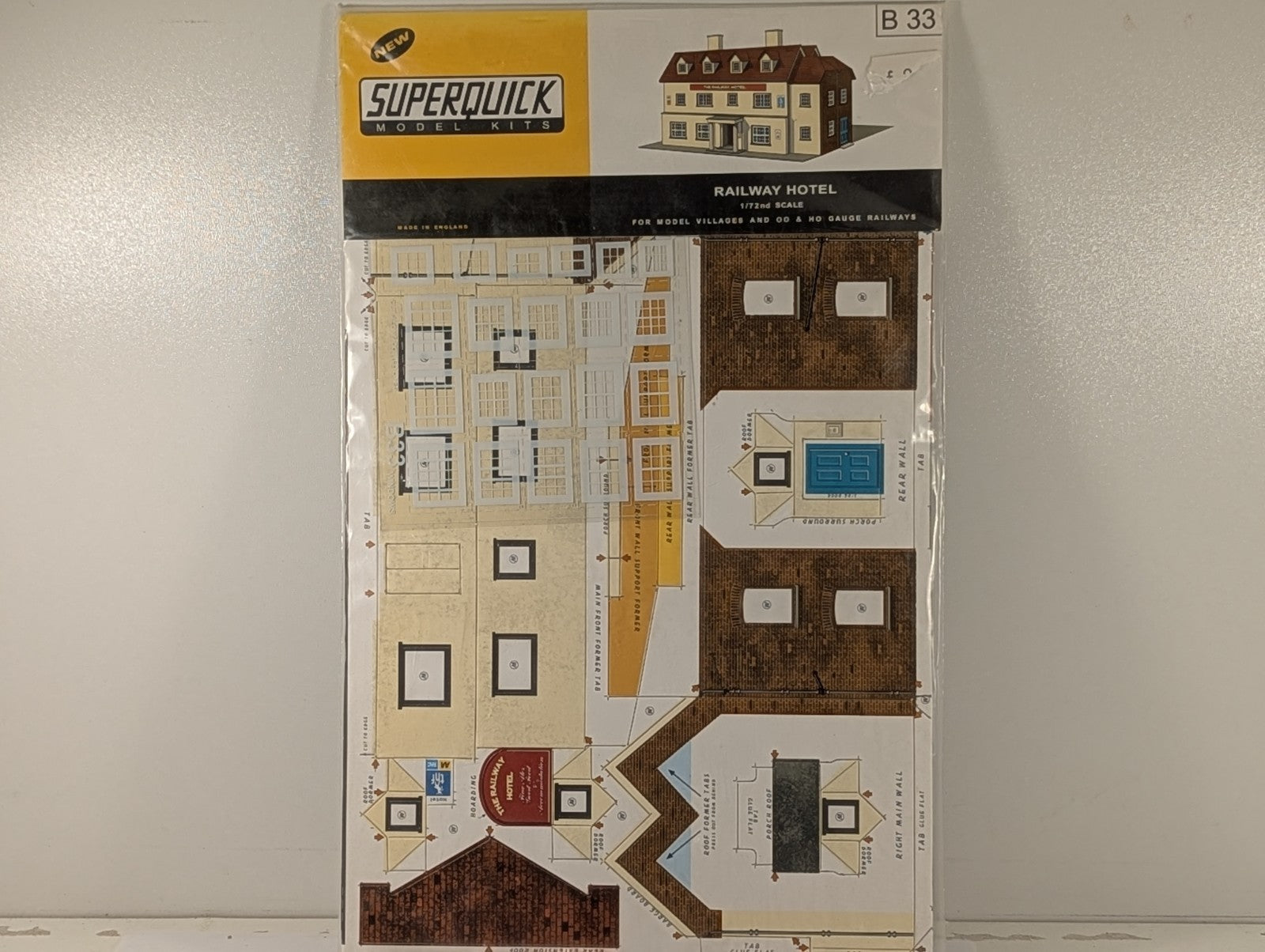 Superquick B33 OO Gauge Railway Hotel Card Kit Boxed