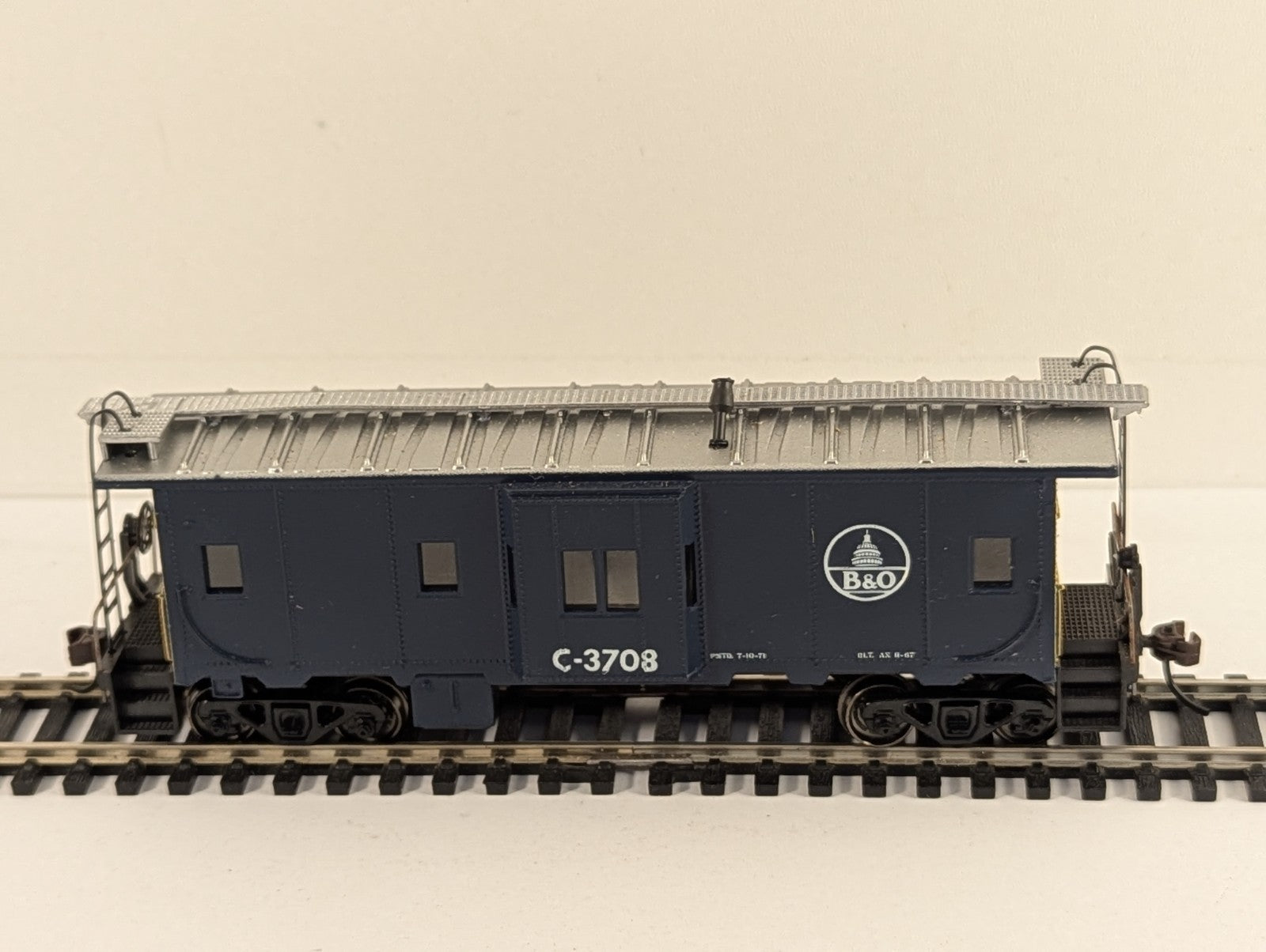 Athearn HO Gauge Bay Window Caboose C-3708 Baltimore & Ohio