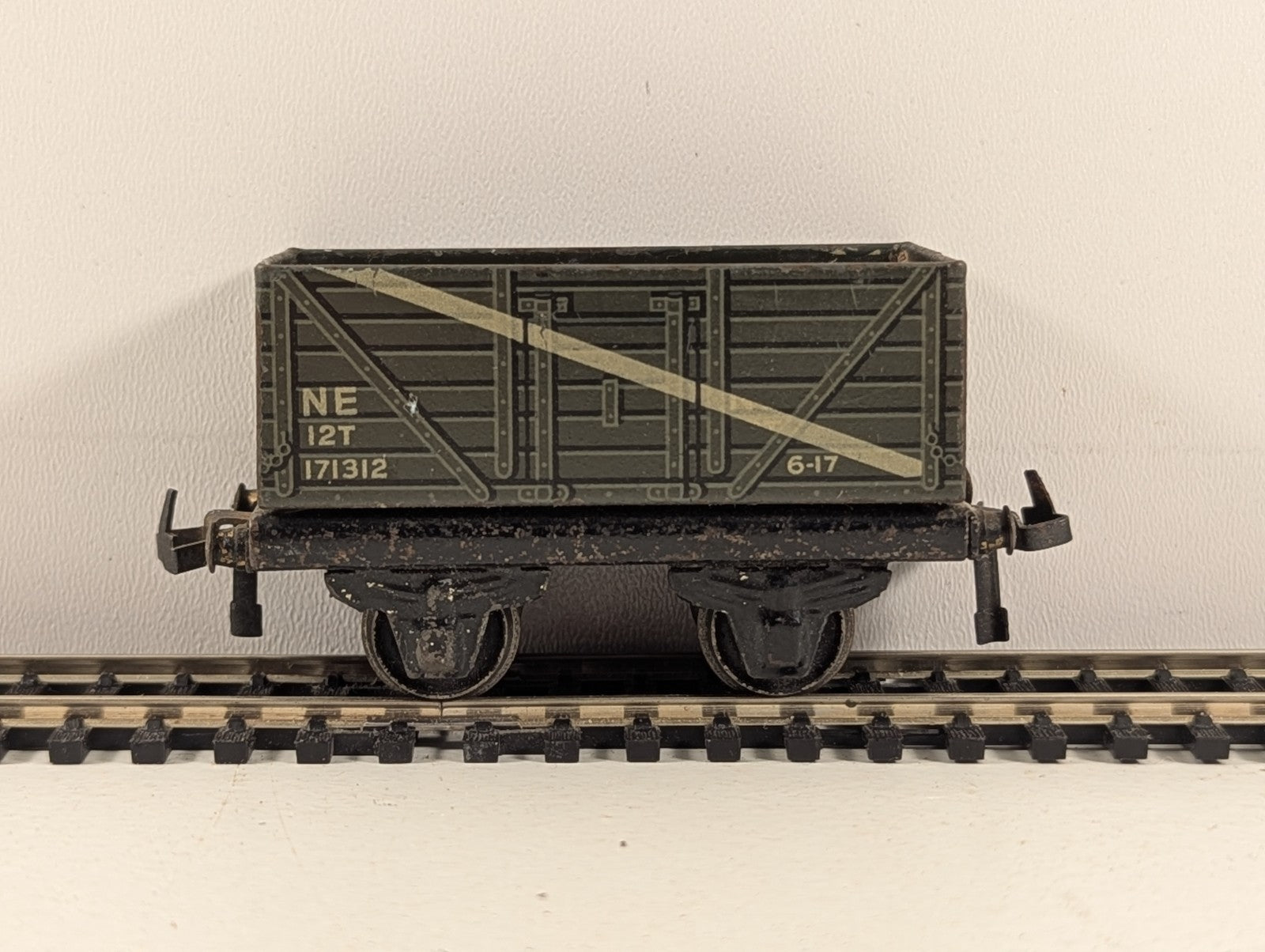 Trix Twin OO Gauge North Eastern 12-Ton Mineral Wagon - Wrong Box