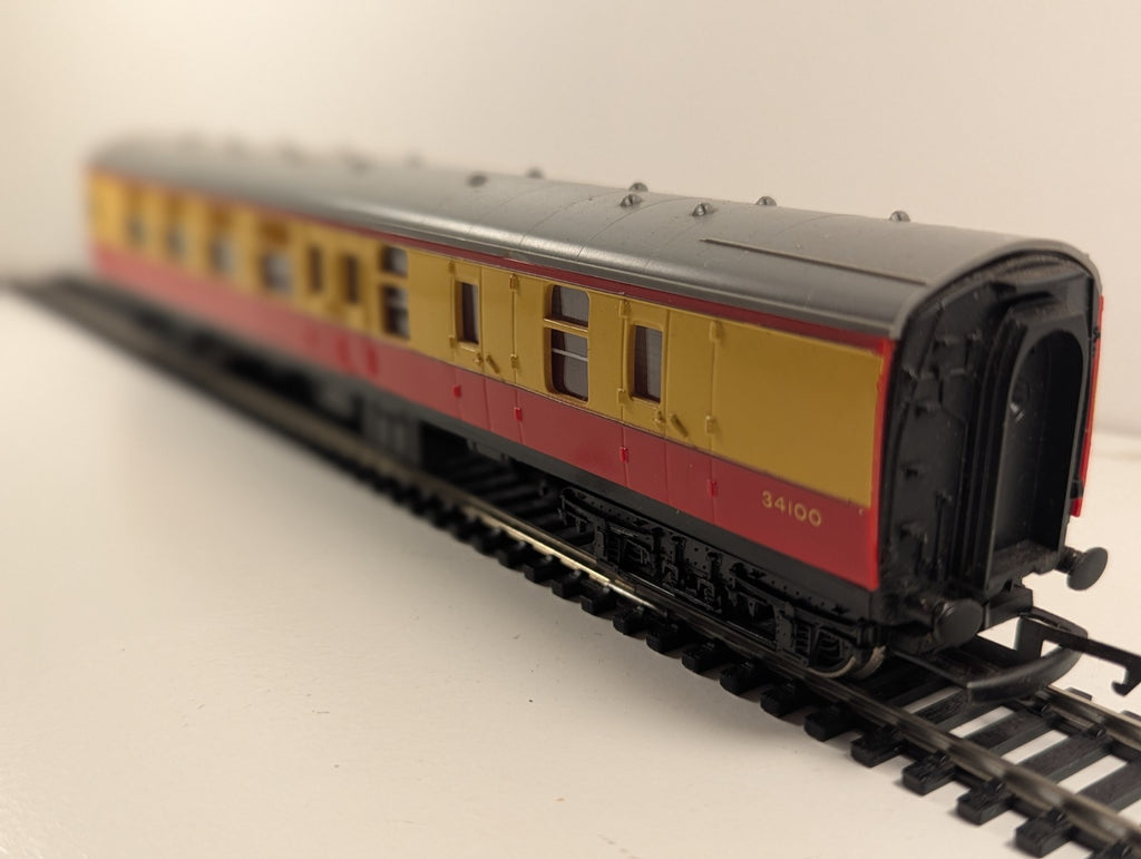 Hornby Tri-ang R627 OO Gauge BR Brake 2nd Coach No. 34100