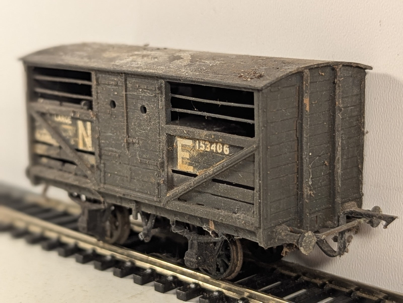 Kitbuilt OO Gauge North Eastern Railway NE Cattle Wagon - Grey
