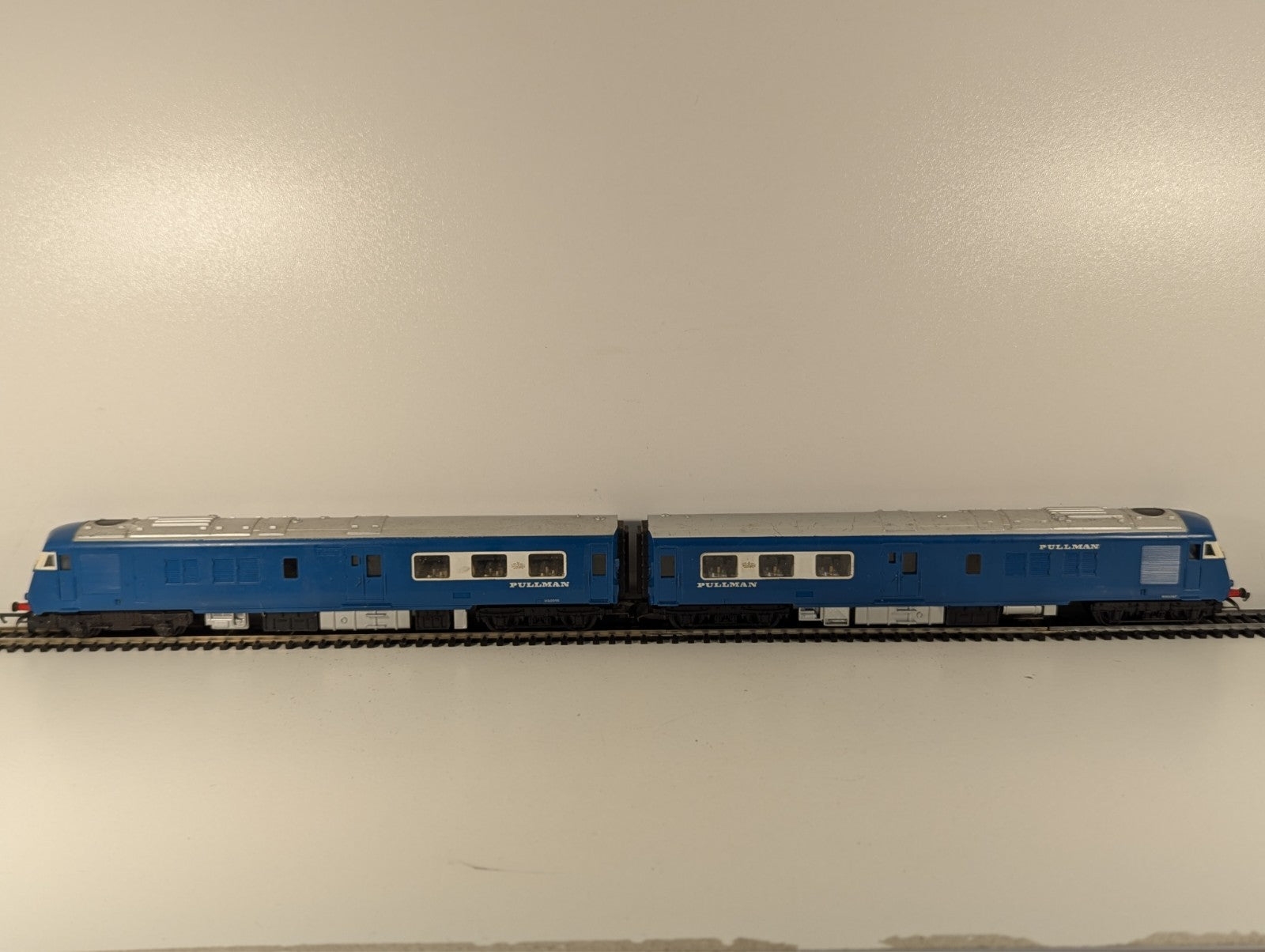 Tri-ang R555/R556 Blue Pullman Train Set OO Gauge