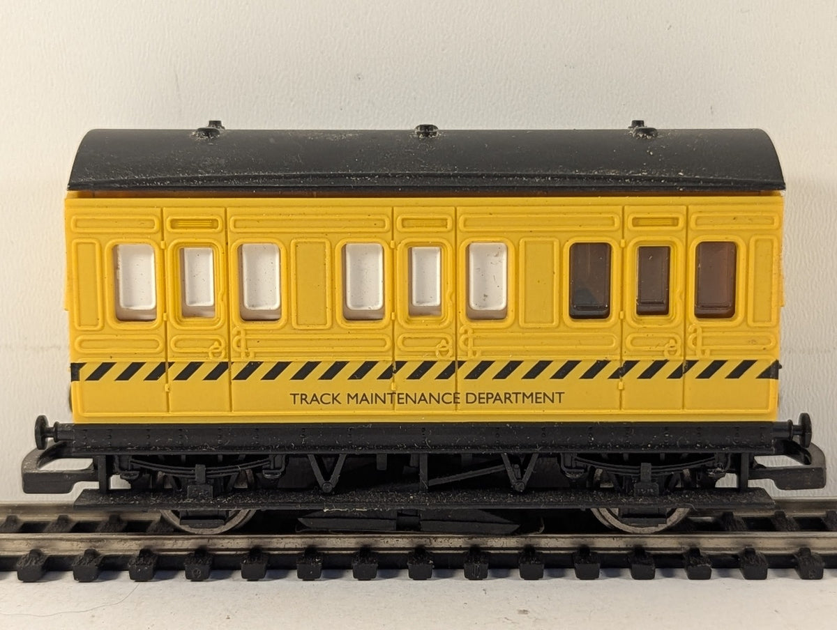 Hornby OO Gauge Track Maintenance Department 4-Wheel Coach Passenger Coach C1