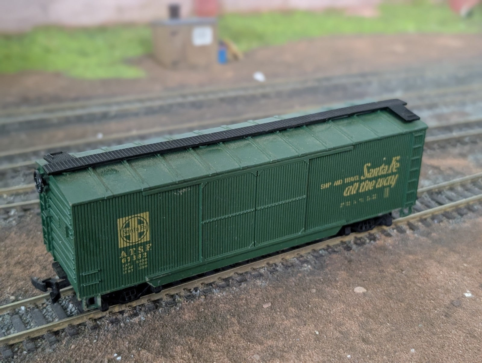 HO Scale AHM 5298 Double Door Box Car Santa Fe All The Way ATSF 67382 Green