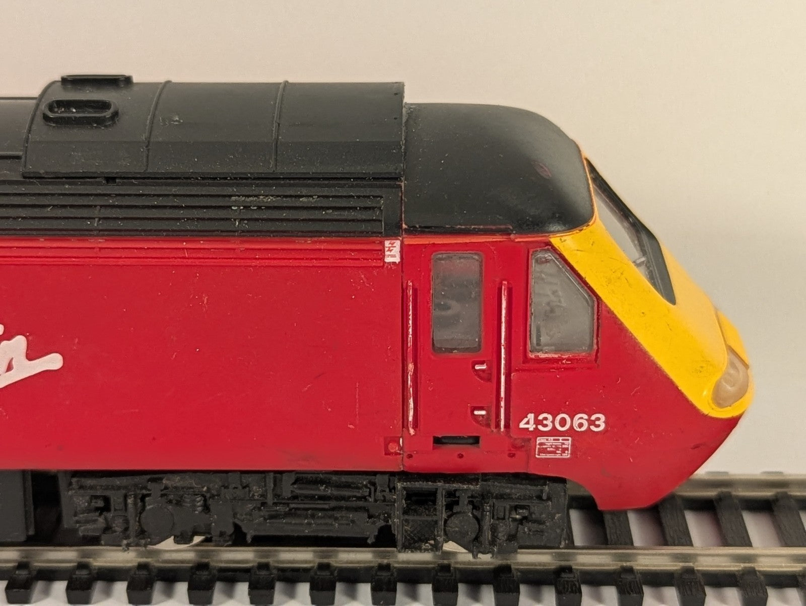 Hornby R2114 OO Gauge Virgin HST Dummy Power Car 43090