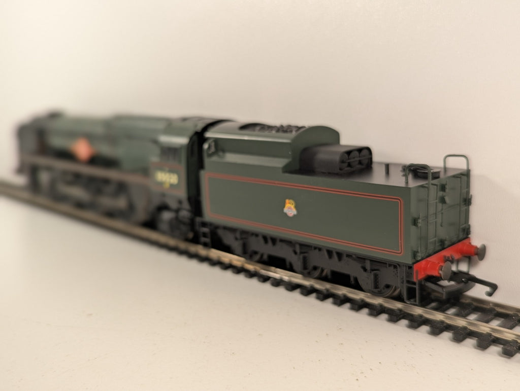 Hornby R2204 Merchant Navy Class 'Bibby Line' BR Lined Green Steam Locomotive