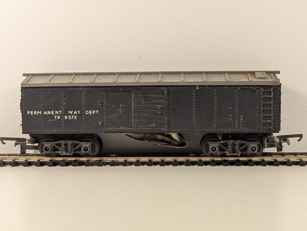 Tri-ang OO Gauge Track Cleaning Car Goods Wagon T.R. 9372