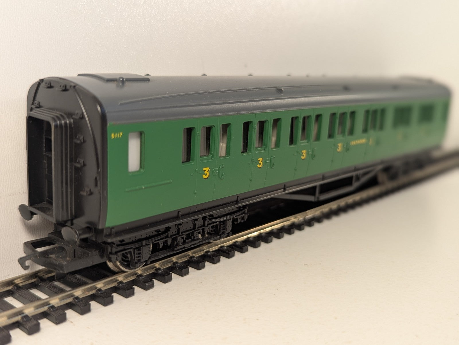 Hornby OO Gauge SR Composite Coach Passenger Coach 5117