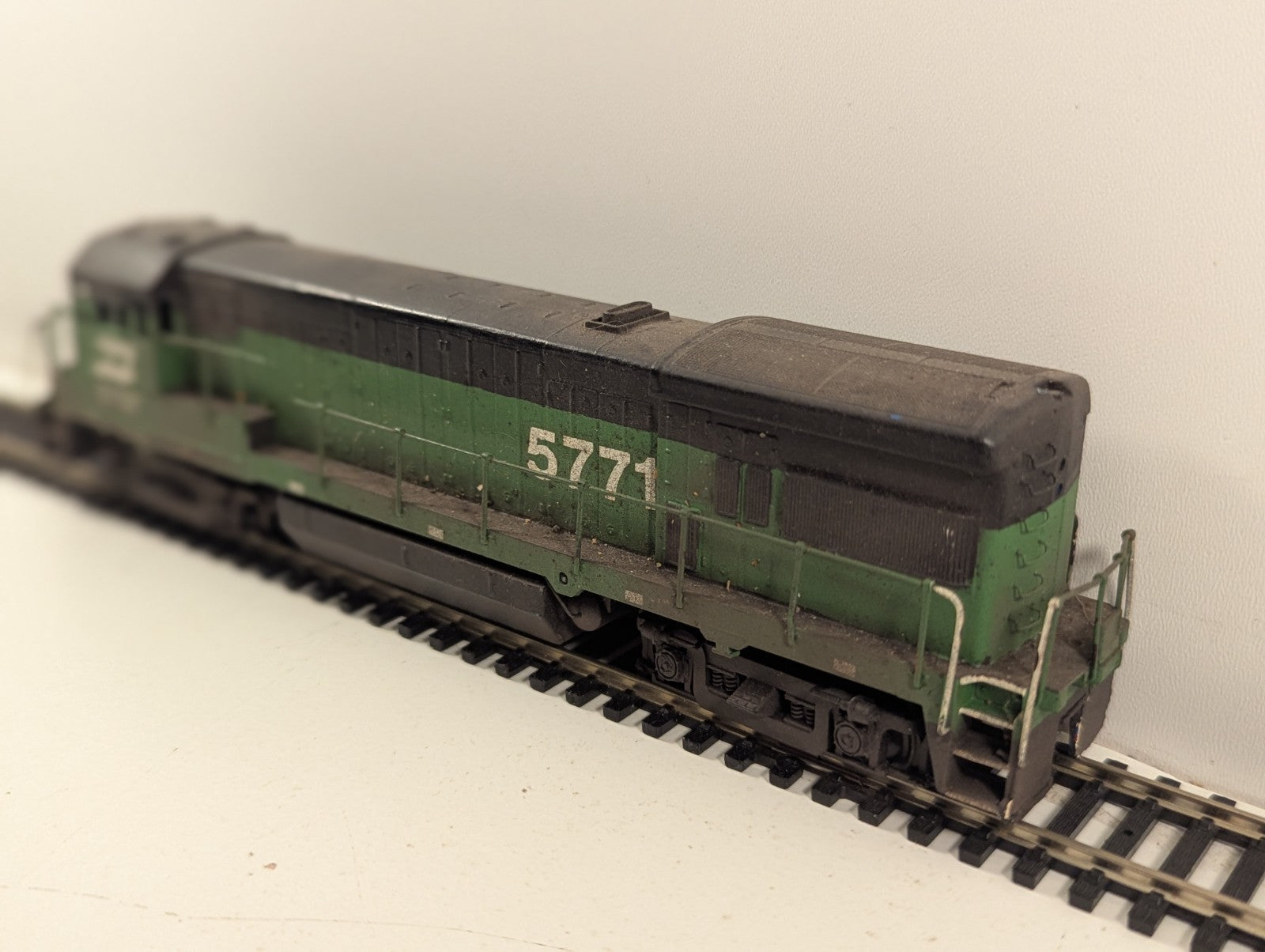 Atlas HO Gauge Burlington Northern GE U30B Dummy Diesel Locomotive