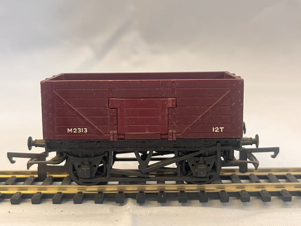 Tri-ang Hornby R112 OO Gauge BR Maroon Goods Wagon