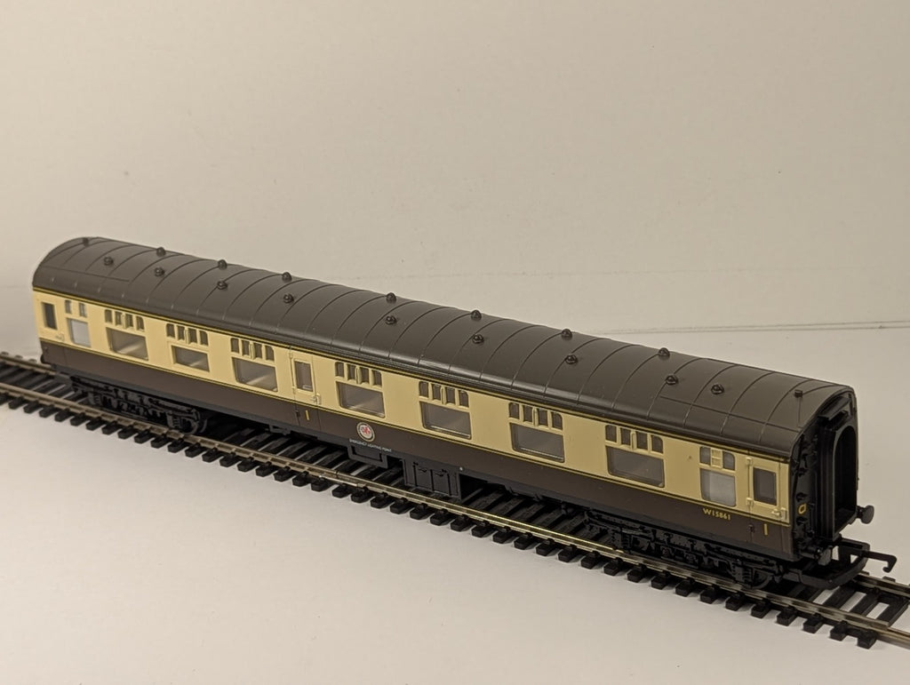 Hornby OO Gauge Hawksworth Corridor Third Passenger Coach W15861
