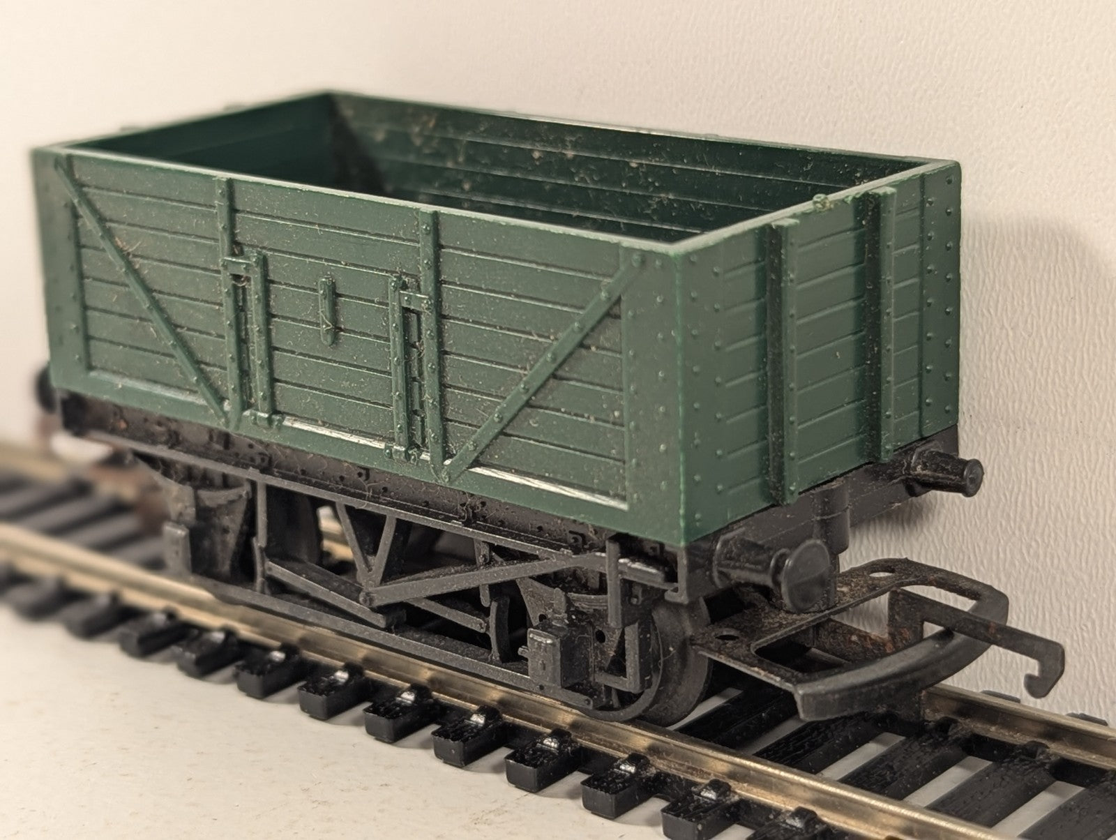 Tri-ang OO Gauge 5 Plank Open Wagon Green