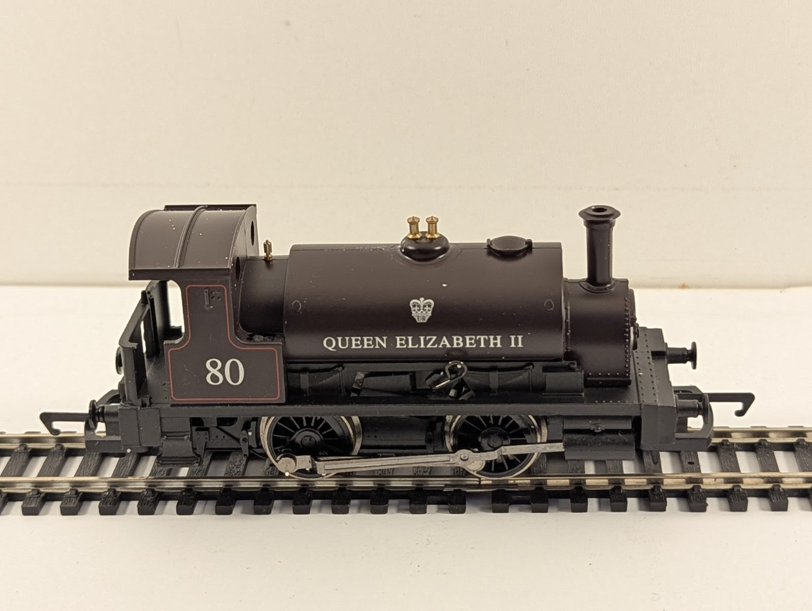 Hornby OO Gauge Class 0F 0-4-0ST Queen Elizabeth II Steam Locomotive