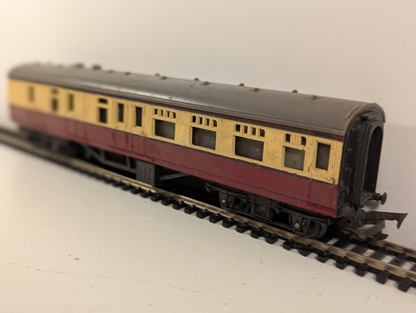 Tri-ang OO Gauge BR Brake 3rd Coach Blood & Custard