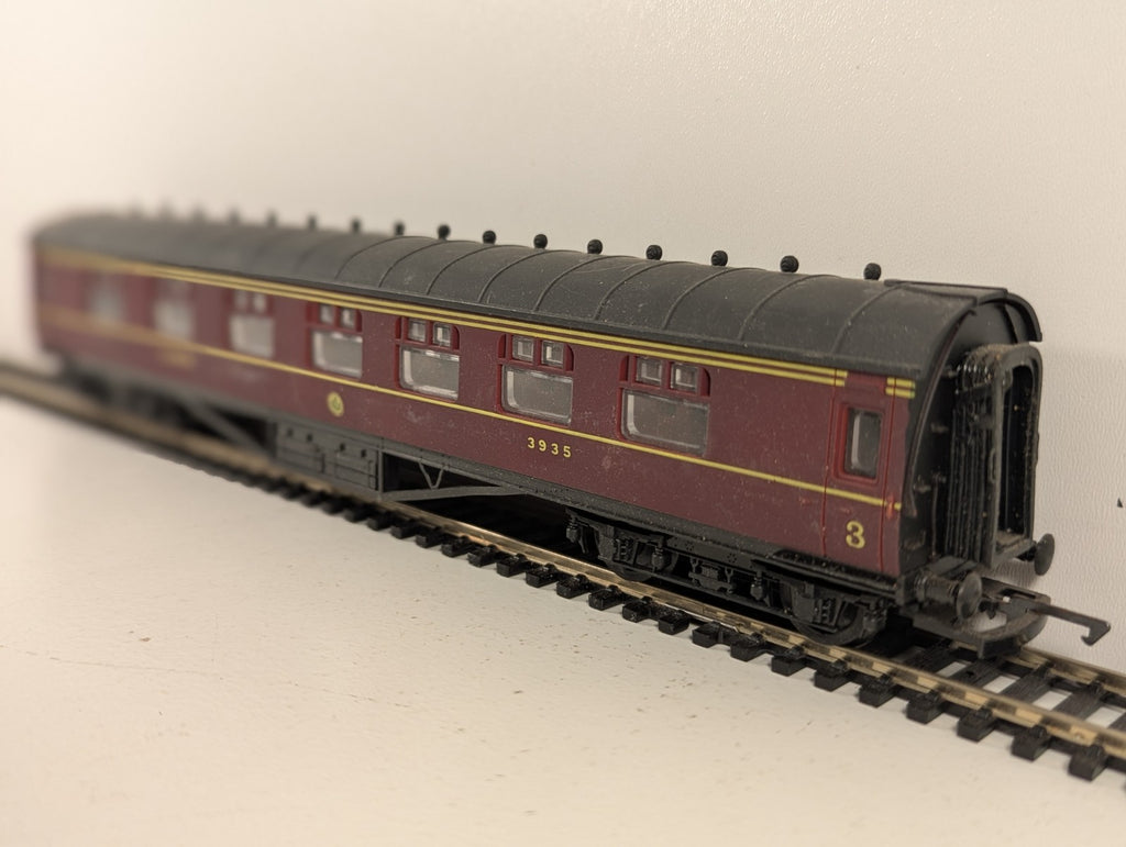 Airfix GMR 54202 OO Gauge LMS Stanier Composite Corridor Coach
