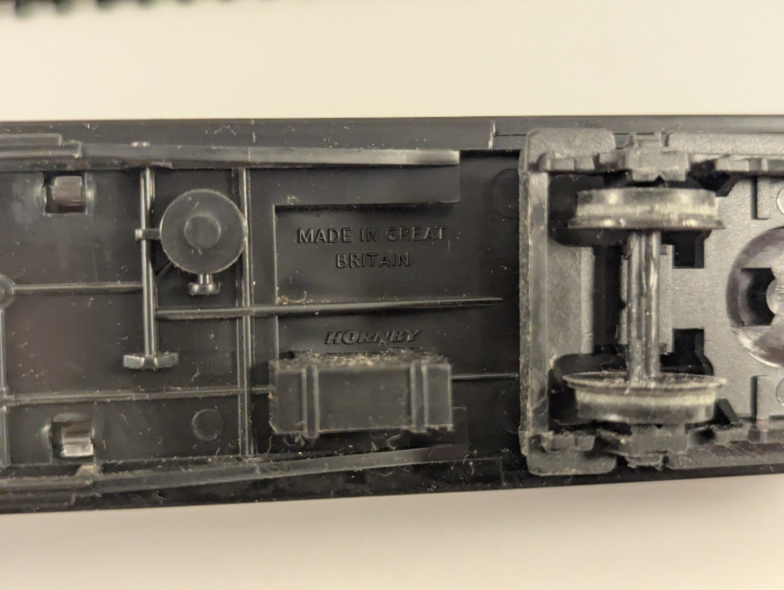 Hornby RailRoad OO Gauge LNER Teak Composite Coach Repainted Roof