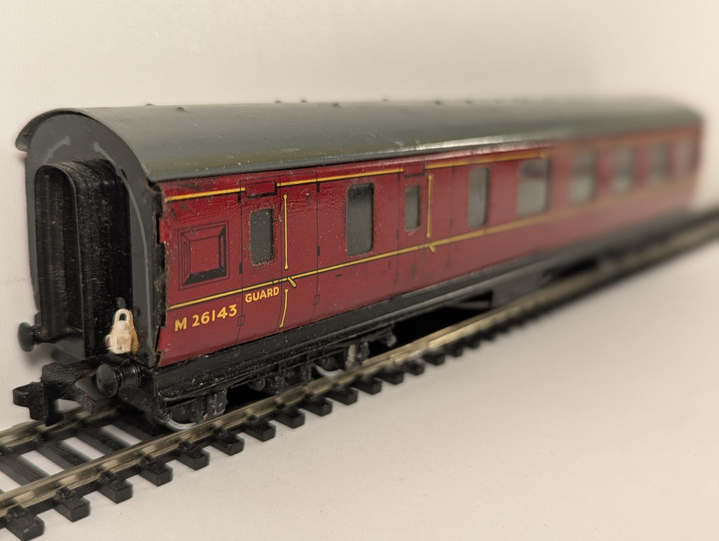 Hornby Dublo OO Gauge BR Maroon Brake Second Coach Passenger Coach M26143 4051