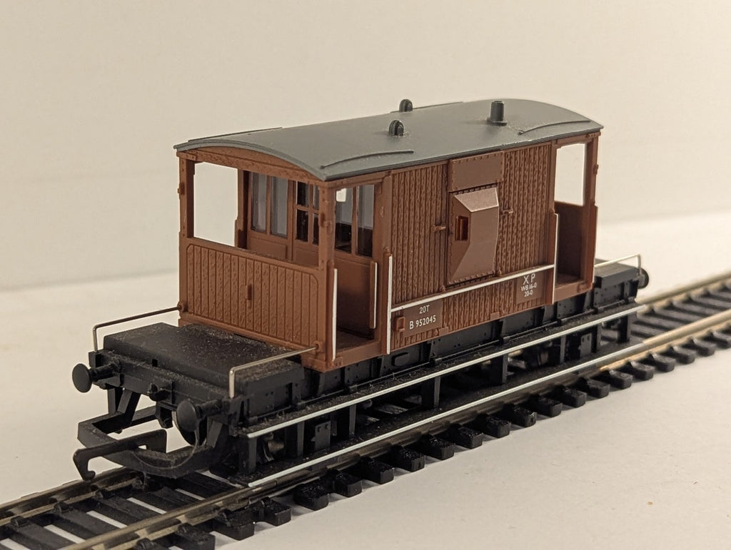 Hornby OO Gauge BR 20 Ton Brake Van B952045 BR Bauxite R6287