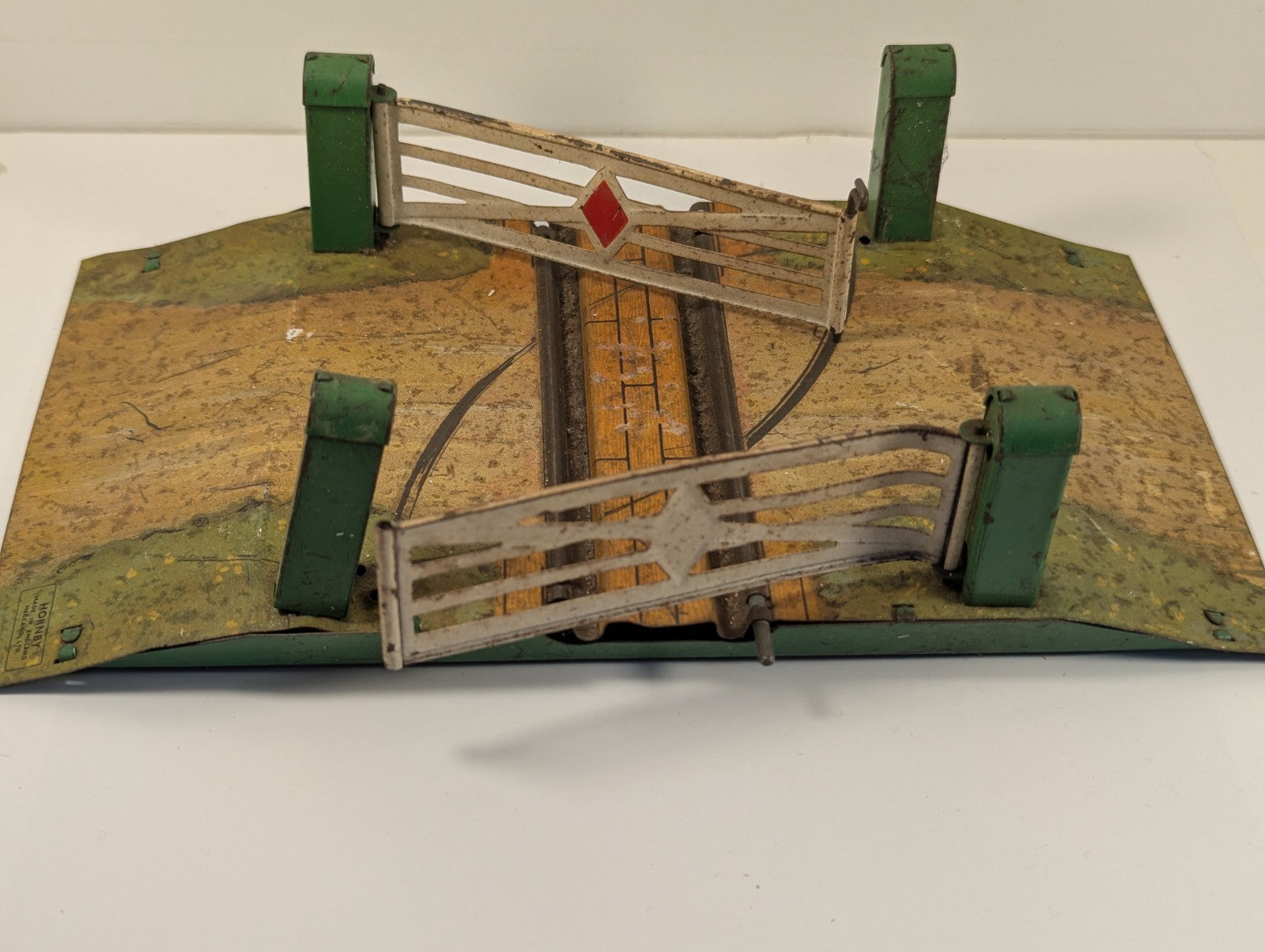 Hornby O Gauge No.1 Level Crossing