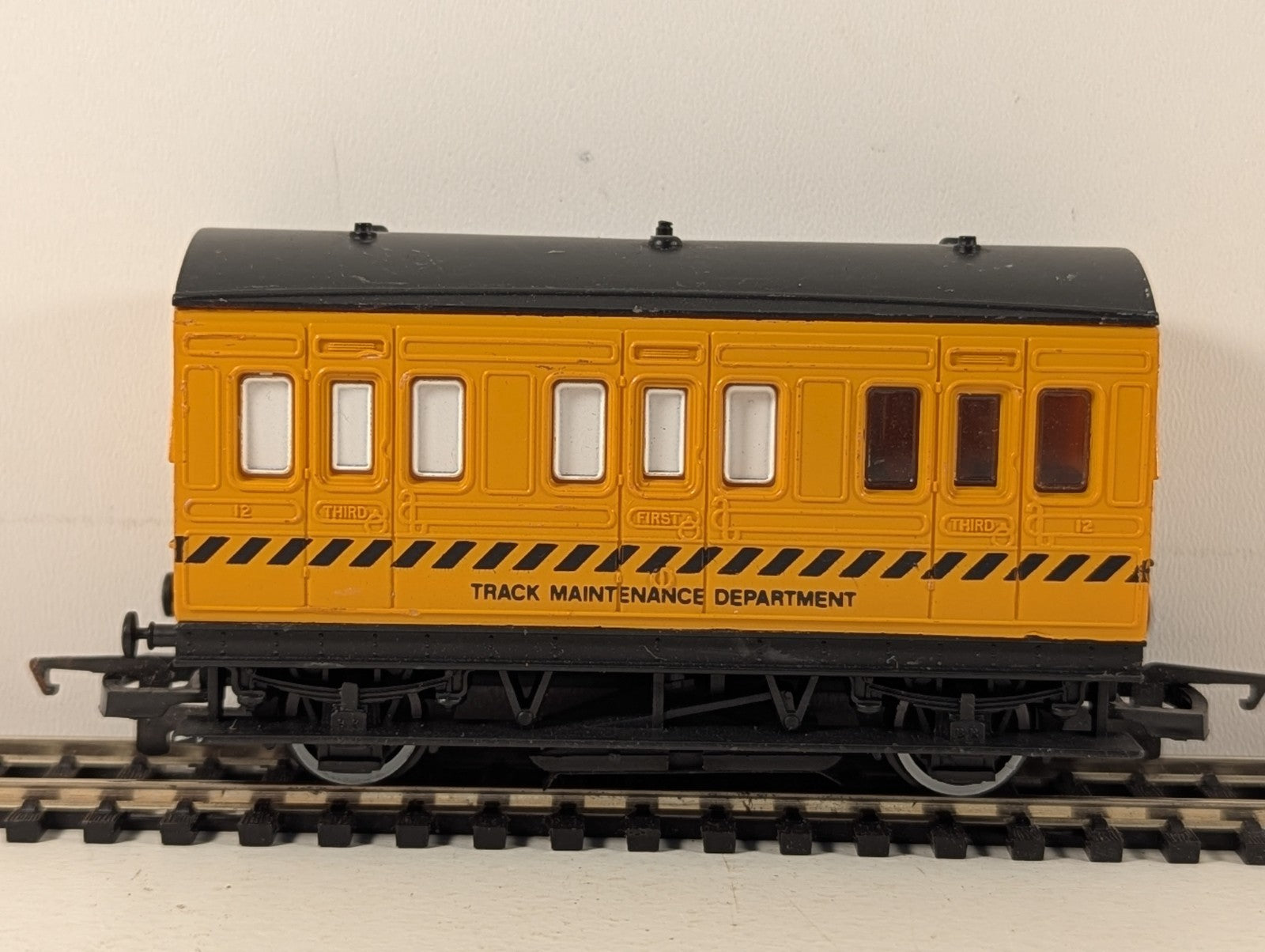 Hornby OO Gauge Track Maintenance Department 4-Wheel Coach