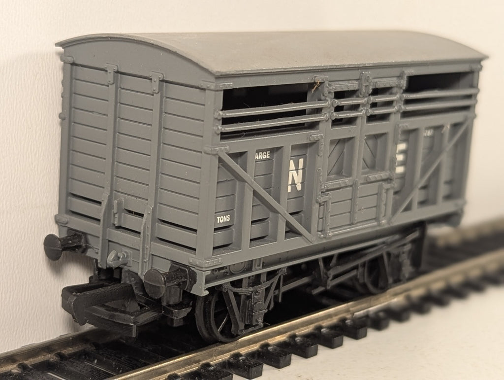 Bachmann OO Gauge LNER Large Cattle Wagon Goods Wagon 55787