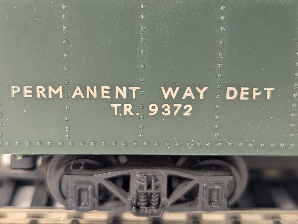 Tri-ang OO Gauge Permanent Way Dept Bogie Tool Van Bogie Van 9372 Green R.126