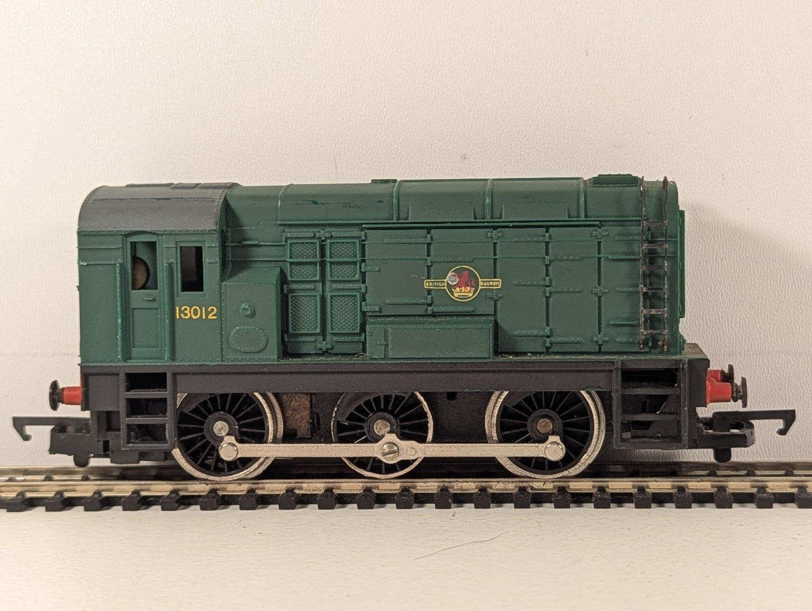 Hornby OO Gauge Class 08 Diesel Shunter Diesel Locomotive 13012 BR