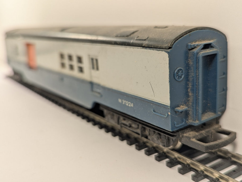 Hornby OO Gauge Operating Royal Mail Coach Passenger Coach M 30224