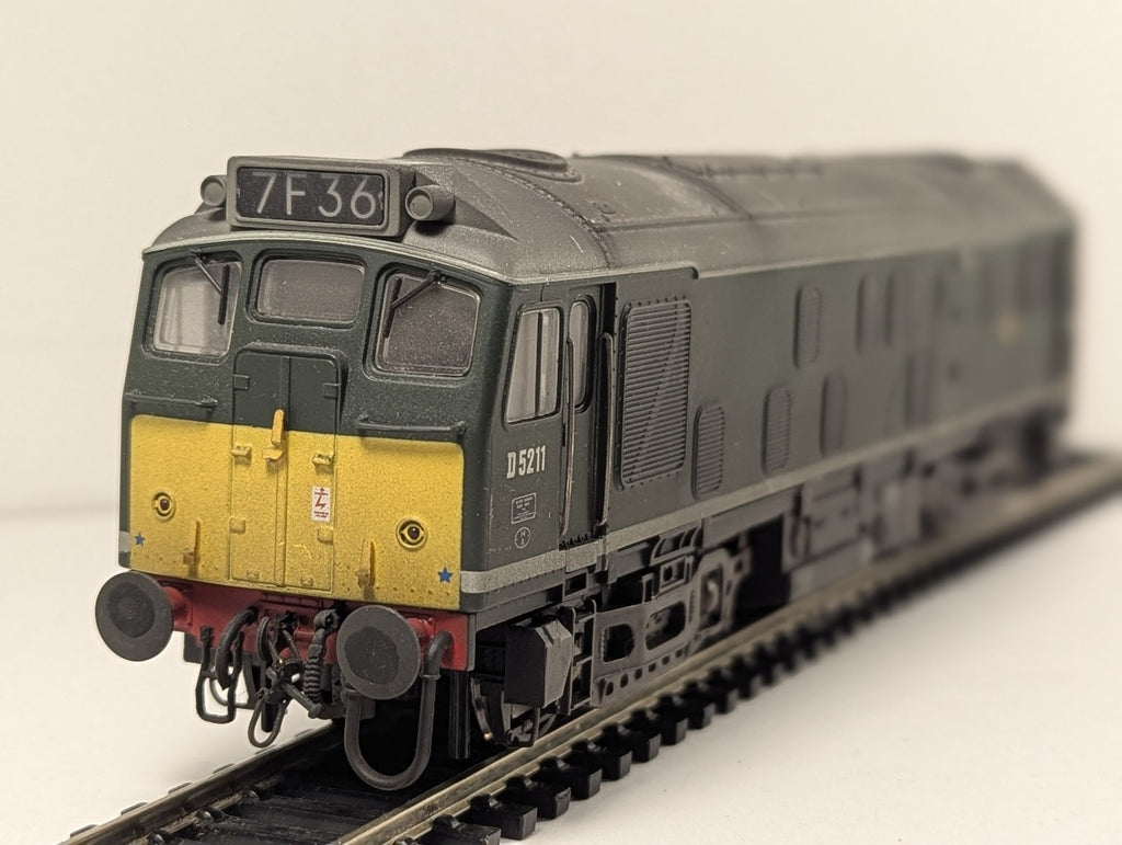 Bachmann Branchline 32-325DC Class 25/1 D5211 in BR Green