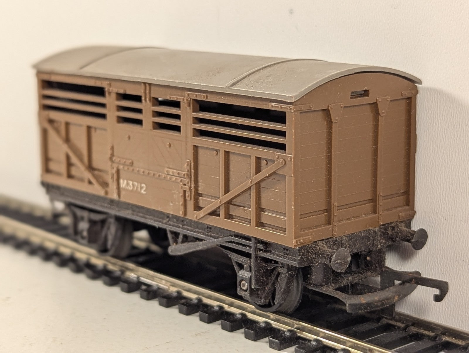 Tri-ang OO Gauge Cattle Wagon Goods Wagon M3712 BR Brown R122