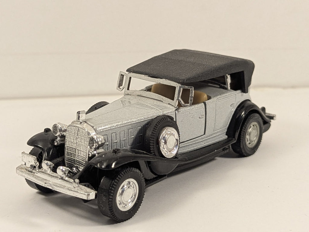 Yatming Cadillac V-16 Phaeton Die-cast Model Car Silver and Black 8503