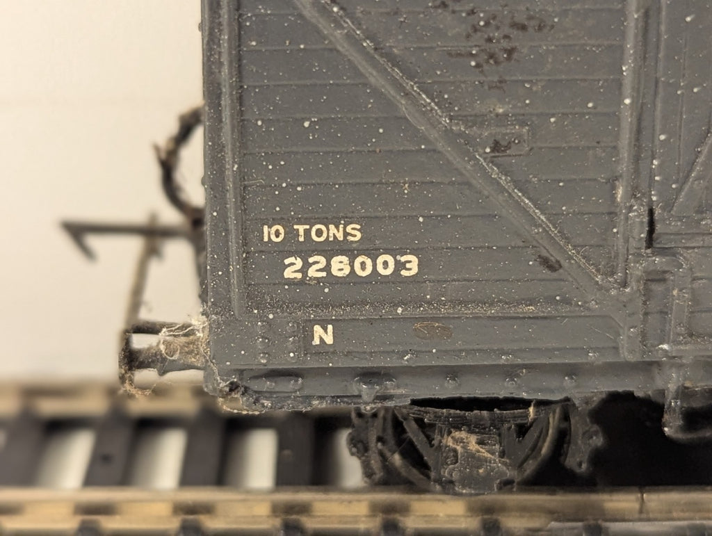 Kitbuilt LMS 10 Ton Ventilated Van Goods Van 228003 LMS Grey