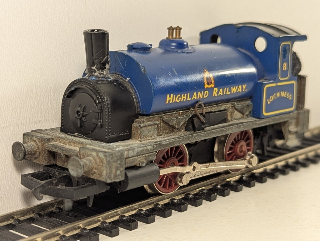 Hornby OO Gauge 0-4-0 Saddle Tank Loch Ness Steam Locomotive