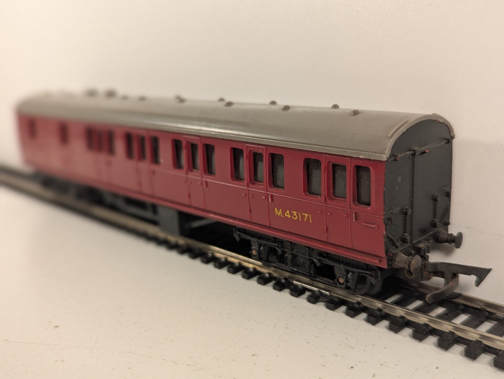 Tri-ang Railways R120 OO Gauge BR Suburban Brake Second Coach