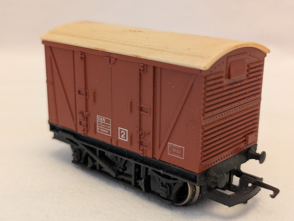 Hornby OO Gauge BR 12T Ventilated Van Goods Wagon B784690 BR Bauxite