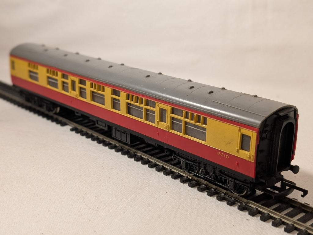 Hornby OO Gauge BR Mk1 Corridor Composite Coach No. 15210