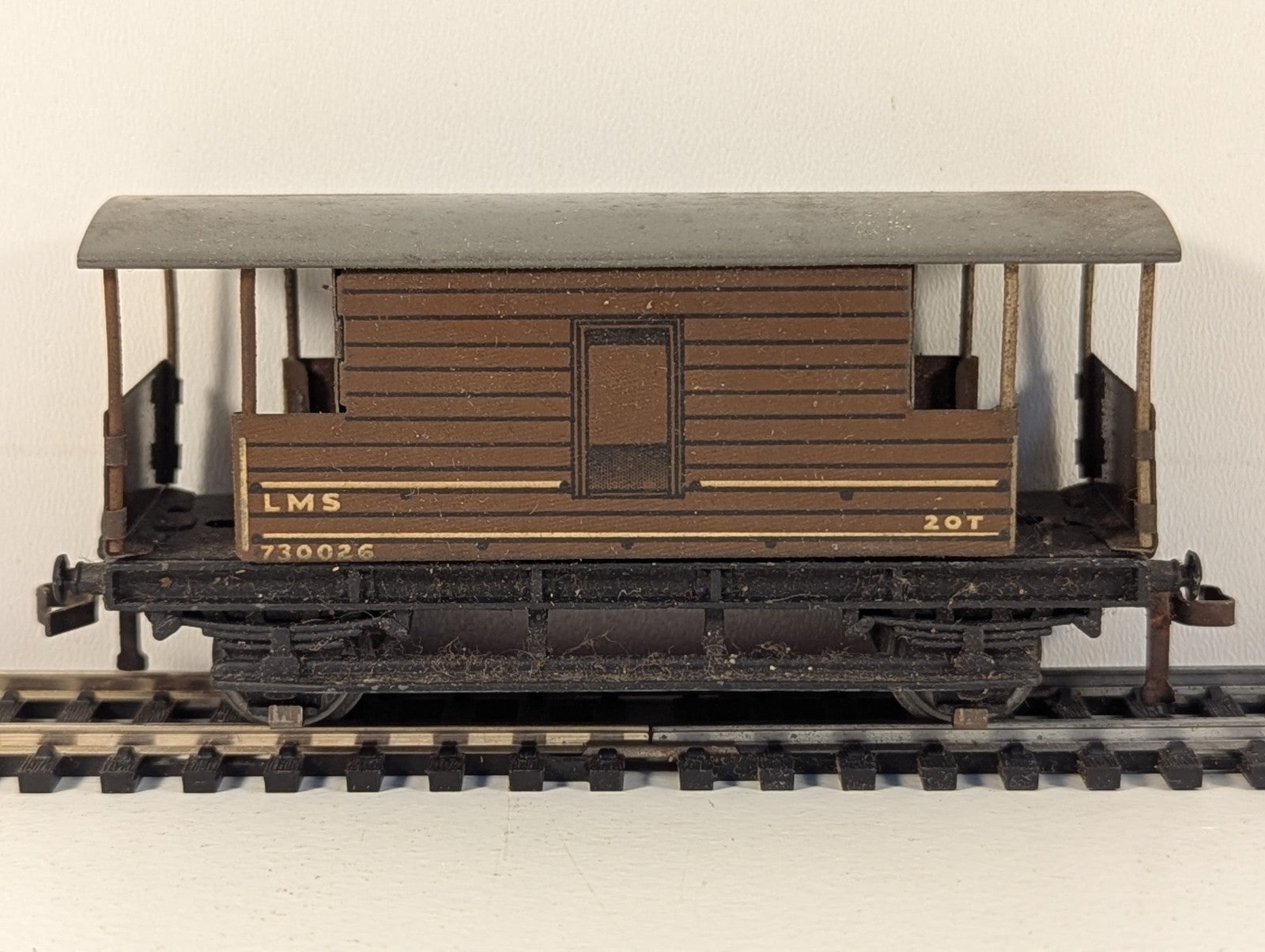Hornby Dublo OO Gauge LMS 20 Ton Brake Van Brown