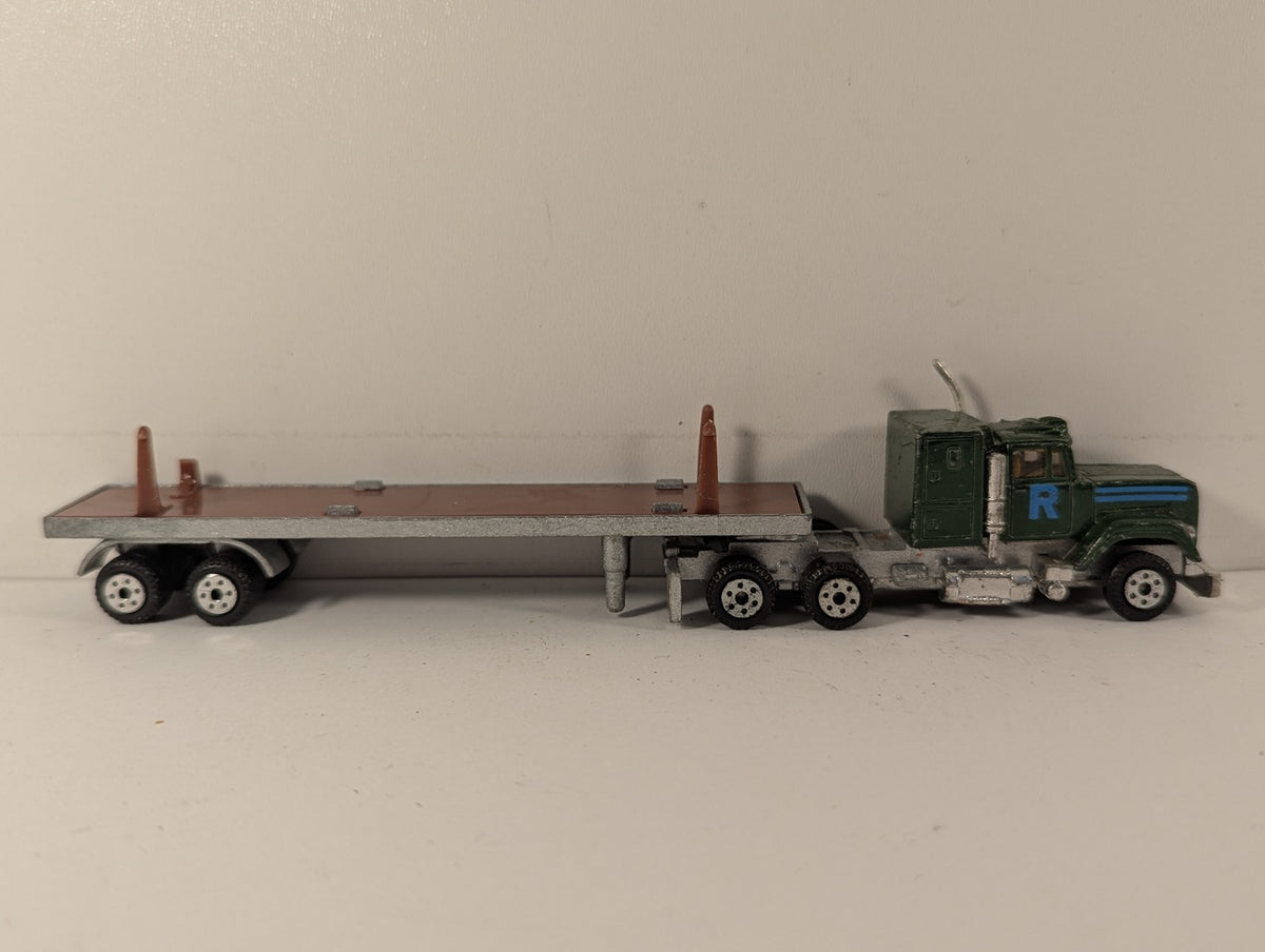 Road Champs Mack Super-Liner with Flatbed Trailer Die-cast Vehicle