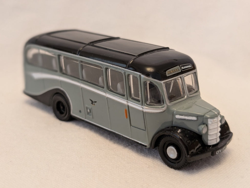 Corgi 1:76 Scale Bedford OB Duple Vista Coach Die-cast Model Coach