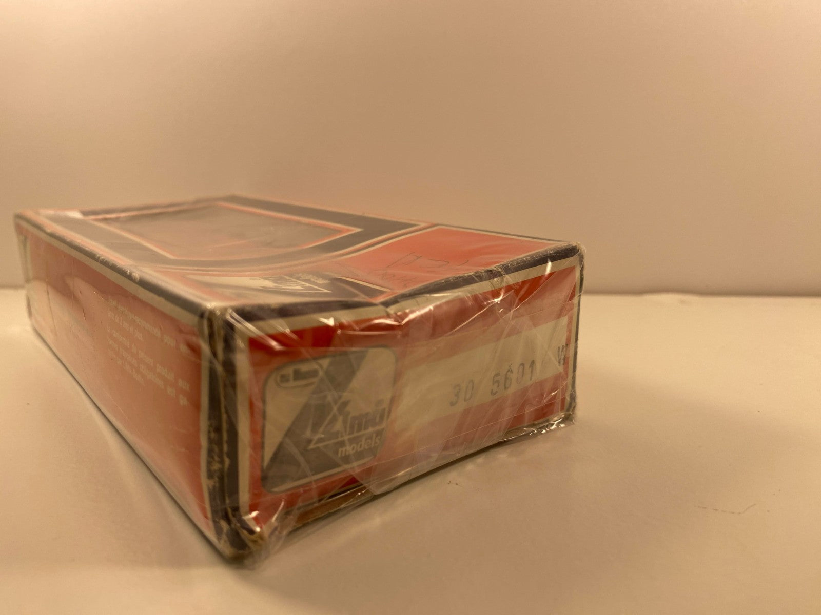 Lima OO Gauge 12-Ton Corrugated End Van “Typhoo Tea” – Red Livery